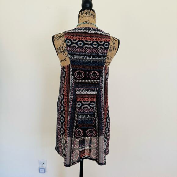 Amy Matto Aztec Tribal Geometric Print Sleevless Zippered Back Top XS - Picture 2 of 7